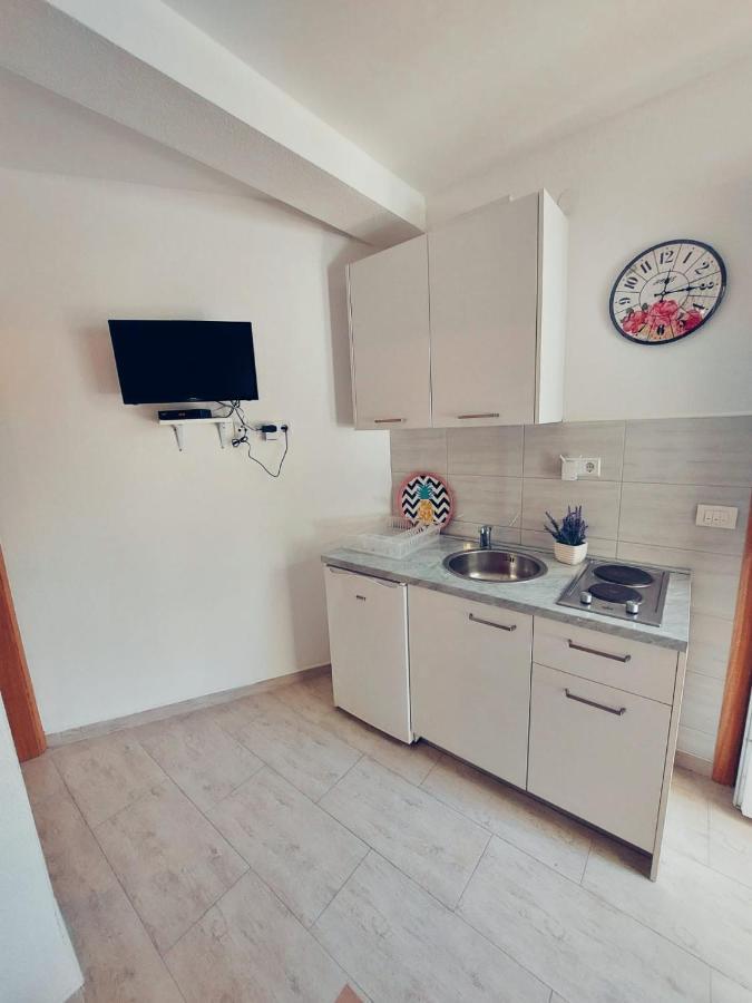 Apartmani Butigan-Tiha Luka 네움 외부 사진