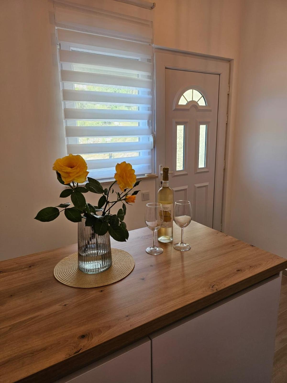 Apartmani Butigan-Tiha Luka 네움 외부 사진